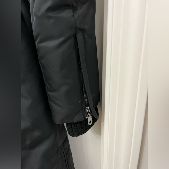 ❄️ CLEAR OUT SALE! DKNY Winter Full Length Coat: Size Medium - Picture 6 of 11